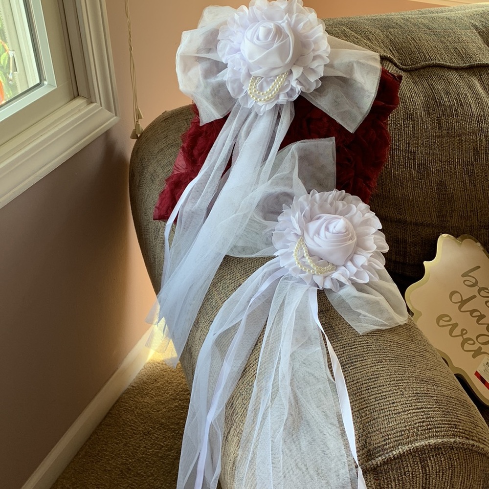 Wedding decorations,Mr. & Mrs. Mugs, hanging bows,tablecloths,rings, plaque - Picture 6 of 13